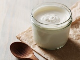 Domácí jogurt je zdravější než kupovaný a výroba jogurtu je snadná